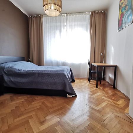Cozy Spacious Apartment With Balcony Cracovia Esterno foto