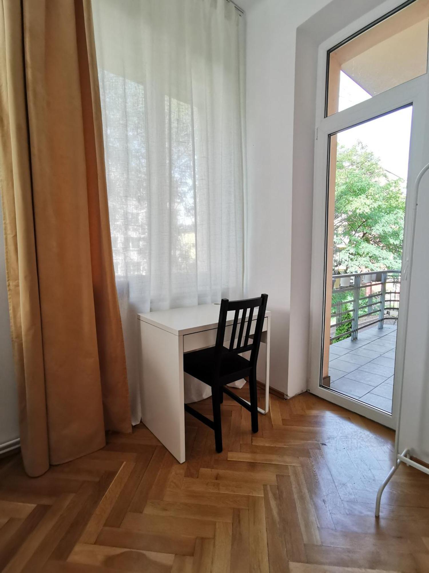 Cozy Spacious Apartment With Balcony Cracovia Esterno foto